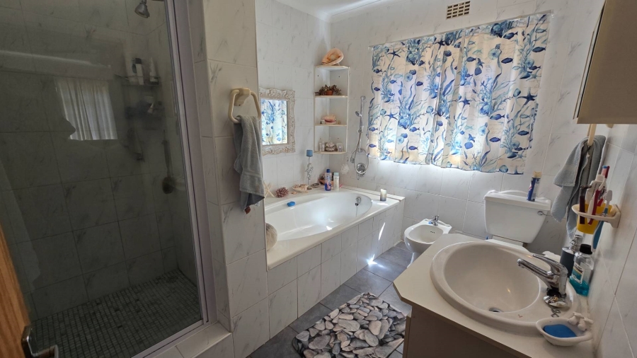 4 Bedroom Property for Sale in Wellway Park Western Cape